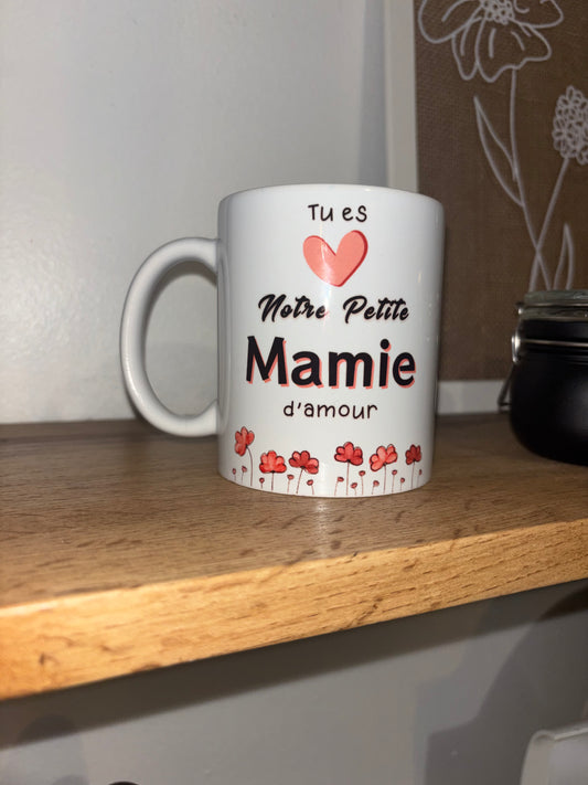 Tasse « Tu es notre petite Mamie d’amour » – Cadeau tendre et plein d’affection