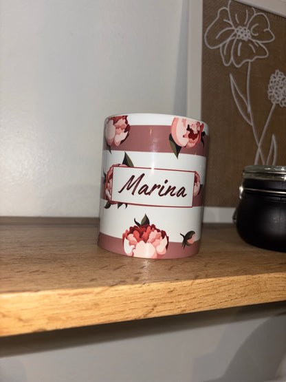 Mug personnalisé avec prénom – Fleurs & Rayures élégantes